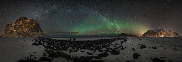UTTAKLEIV BEACH NIGHT