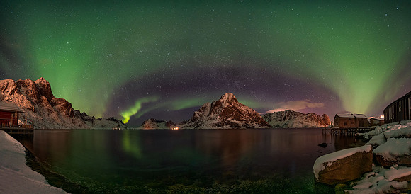 NORTHERN LIGHT ON REINE